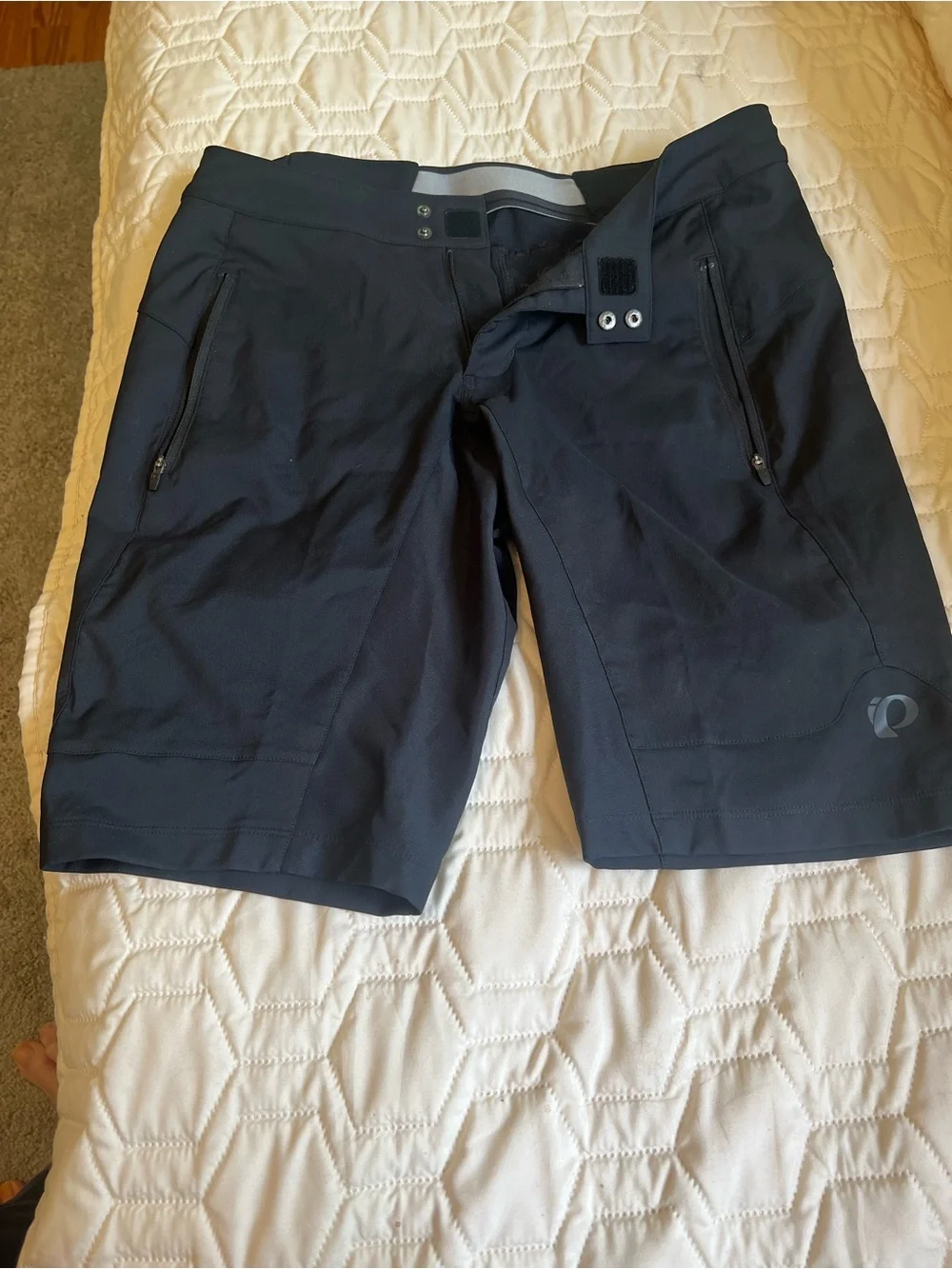 Pearl Izumi Black Women's Athletic Zip-Pocket Shorts